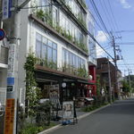 たまに行くならこんな店は、吉祥寺の奥まったビル内にありながらも、平日で1時間待ちが起きるくらいに人気の「氷屋ぴいす」です。