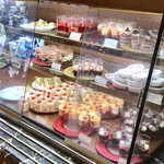 ホテルケーニヒスクローネ - 朝食　スイーツショーケース