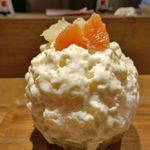 氷屋ぴぃす - 2種類のグレープフルーツは、黄色と赤色の2種類が盛り合わされています。