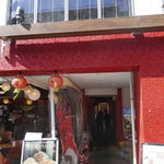 とある日の昼下がりに「氷屋ぴいす」に足を運んでみると、何と満員御礼で1時間待ちとのこと。