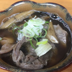 双葉 - もつ煮込み¥330。
      ちょっと特徴ある醤油ベースのアッサリ味付け。好き好き別れますね。