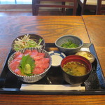 カドクラ商店 - 生本まぐろ丼