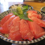 カドクラ商店 - 生本まぐろ丼アップ