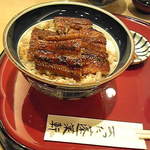 あつた蓬莱軒 - 特上、上に４切れ