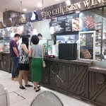 Food Opera - お店もおしゃれな感じで並んでいます。