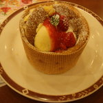 ガスト - イチゴのシフォンケーキ６２８円