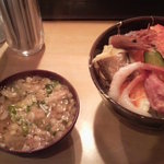 宇多美寿司 - 海鮮丼\900