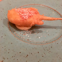 フレンチ串揚げ BEIGNET 大阪･ウメシバ - オマール海老！高級！のなんかマヨネーズ系ソース。殻のふりかけ的な。お味は…海老（笑）？