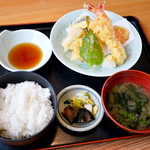 瀬戸内の地魚と香川名物骨付鳥 かね荘 - 天ぷら定食