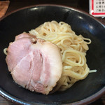 ばっは - つけ麺♫この麺が濃厚つけ汁につけてもちゃんと麺の風味を感じさせてくれます( ^ω^ )