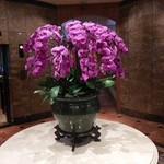 Regent Singapore A Four Seasons Hotel - ロビーの飾られたお花。