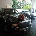 Regent Singapore A Four Seasons Hotel - 玄関。結婚式に使う車でしょうか？