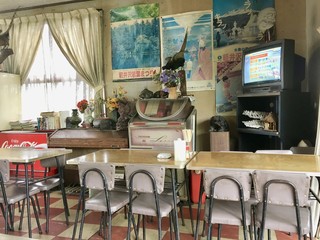 Maruya Shokudo - レトロな店内