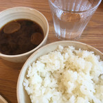 喫茶 かけはし君 - 御飯と味噌汁(赤出汁)