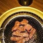 Hishimekiya - タレの肉。タレ嫌いのムスコちゃん、自作の焼肉丼はタレでも美味しいらしい(笑)