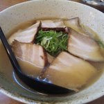 らーめん 魚慶 - チャーシュー麺　880円