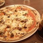ION la porta del cuore - きのこたっぷりとモッツアレラチーズのピッツァ