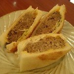 Shuhari coffee & sandwich シュハリ - 名物！ボリュームたっぷり、ハンバーグサンド税込み900円