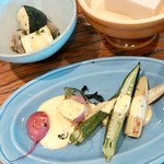 ペコリ - ＊ロースト野菜のアイオリソース＊砂肝とズッキーニのコンフィ＊ごま豆腐