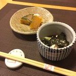 Tsukada - お通しのかぼちゃのピーナッツだれ？とキャベツとささみの酢の物！