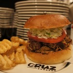 CRUZ BURGERS & CRAFT BEERS - FAT WRECK CHORDS(ファットレックコーズ)：期間限定