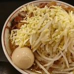 ダントツラーメン  岡山一番店  - ラーメンにチーズを投入