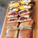 トーステッド - 上：お好み焼き風（650円）
中：コンビーフキャベツ（750円）
下：アンチョヴィポテサラ（550円）