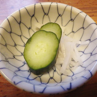 うなぎ 久保田 - ビールと一緒に出してくださった糠漬け。