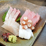 Shusai - 刺身定食の刺身は、はまち、よこわ、鯛、たこでした。