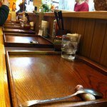 カレーハウス すぷ～ん - カウンターセッティングの様子