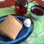 シフォンケーキ マリィ - 紅茶のシフォンに紅茶で