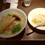 上海華龍 - 【2017.6.14(水)】本日のランチ①(塩もやしラーメン＆五目チャーハン)780円