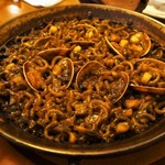 パエジャ（イカ墨のフィデウア）