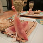 季節料理 なみき - 【先付】無花果の生ハム巻・蓴菜・白蝦揚