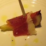 ワインクラブ・ラ・タブレ - アミューズ、生いちじく始めて食べました。美味しい