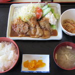 レストラン あづまぱぁ～く - 料理写真:焼肉定食６８０円