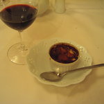 炭焼ステーキハウス 葡萄屋 - デザートは数種類から「クリーム ド ブリュレ」を選択！