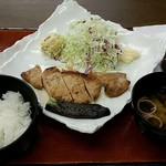 桃花亭 - カットしてしまいました。豚肉の味噌漬け焼き