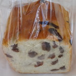 ダンブラウン - 料理写真:ホテルレーズンブレッド　１／２