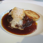 銀座 ハプスブルク・ファイルヒェン - メイン：梅山豚肩肉の赤ワイン煮込み サビエッテンクヌーデルを添えて