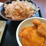 こびきの里・チャンピオンカレー - ぶっかけうどん カツオ節盛り ミニタレカツ丼