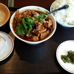 千里香 - 豆花牛肉（牛肉と豆腐の激辛土鍋:850円）