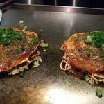 鉄板お好焼 昇次郎 - 左が蒸し麺、右がちゃんぽん麺