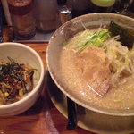 Ramen Yattaru - ラーメン醤油６００円＋ミニビビンバ丼２００円