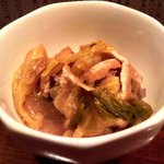 ずぼら - 突き出し　白菜と油揚げの煮びたし 