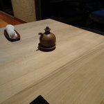 ○庵 - 白木のテーブル