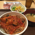 すき家 - なすアラビアータ牛丼（並盛）サラダセット640円