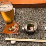 Sushi Ikeda - ビールと突き出しのタコのやわらか煮