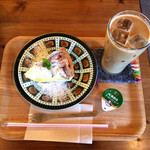 cafe ネンリン - アイスカフェラテとレモンタルト