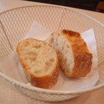 パリのワイン食堂 - パン。